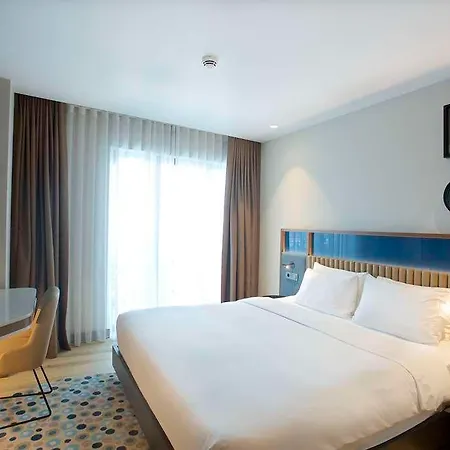 Hampton By Hilton Old 3*