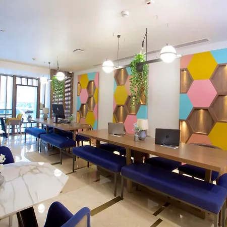 Hampton By Hilton Old 3*