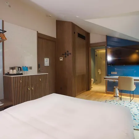 Hampton By Hilton Old 3*