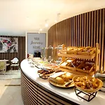 Hampton By Hilton Old 3*