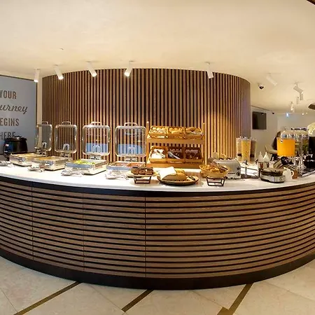 Hotel Hampton By Hilton Old 3*