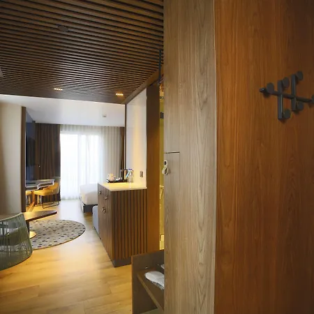 Hotel Hampton By Hilton Old 3*