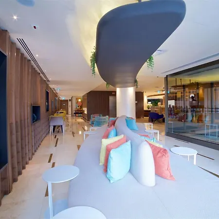 Hampton By Hilton Old Szálloda 3*