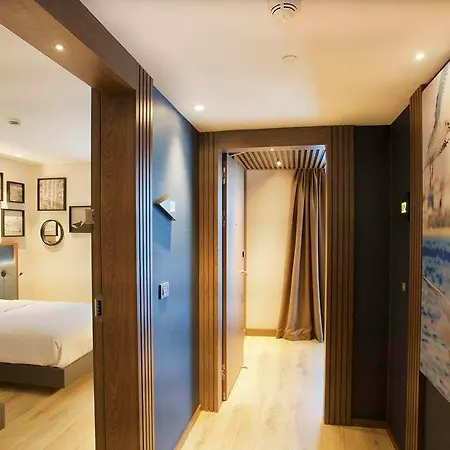 Hampton By Hilton Old Szálloda 3*
