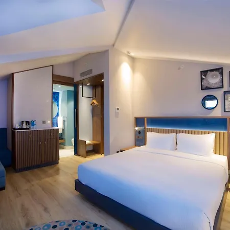 Hampton By Hilton Old Szálloda 3*