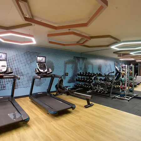 Hotel Hampton By Hilton Old 3*