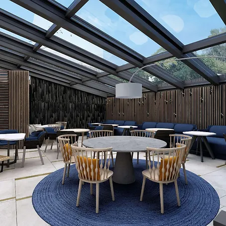 Hotel Hampton By Hilton Old 3*