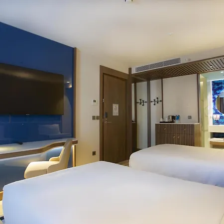 Hampton By Hilton Old 3*