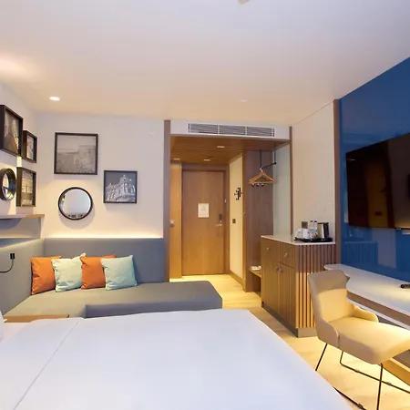 Hampton By Hilton Old فندق 3*