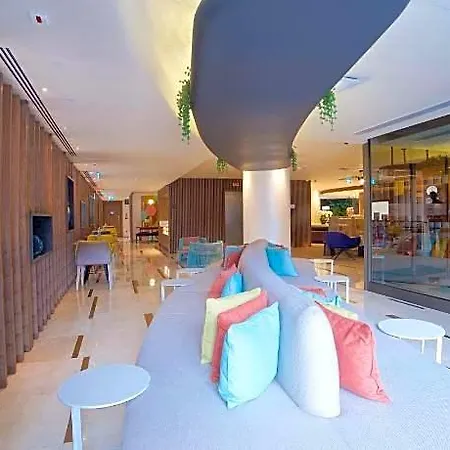 Hotel Hampton By Hilton Old 3*