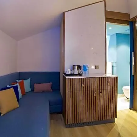 Hotel Hampton By Hilton Old 3*