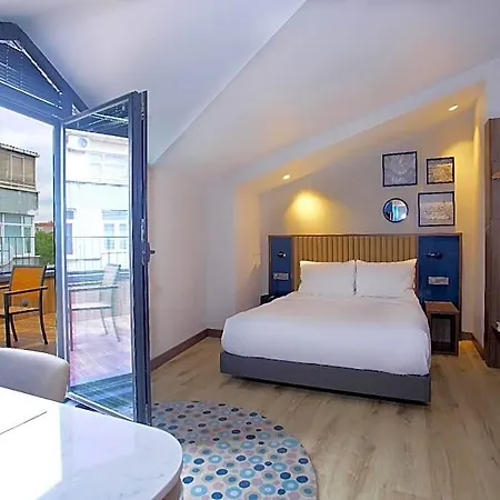 Hampton By Hilton Old 3*