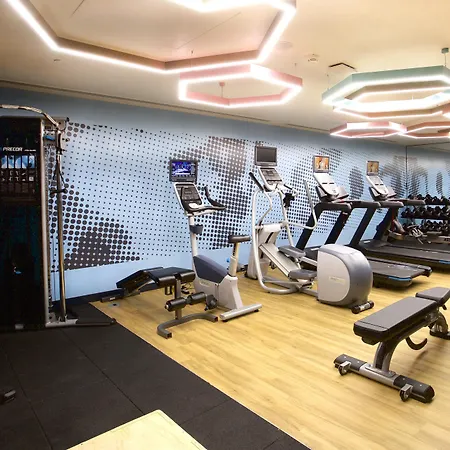 Hotel Hampton By Hilton Old 3*