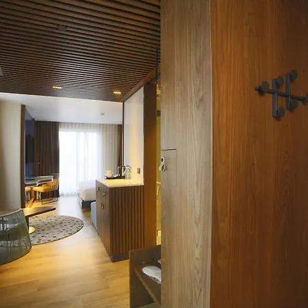 Hotel Hampton By Hilton Old 3*